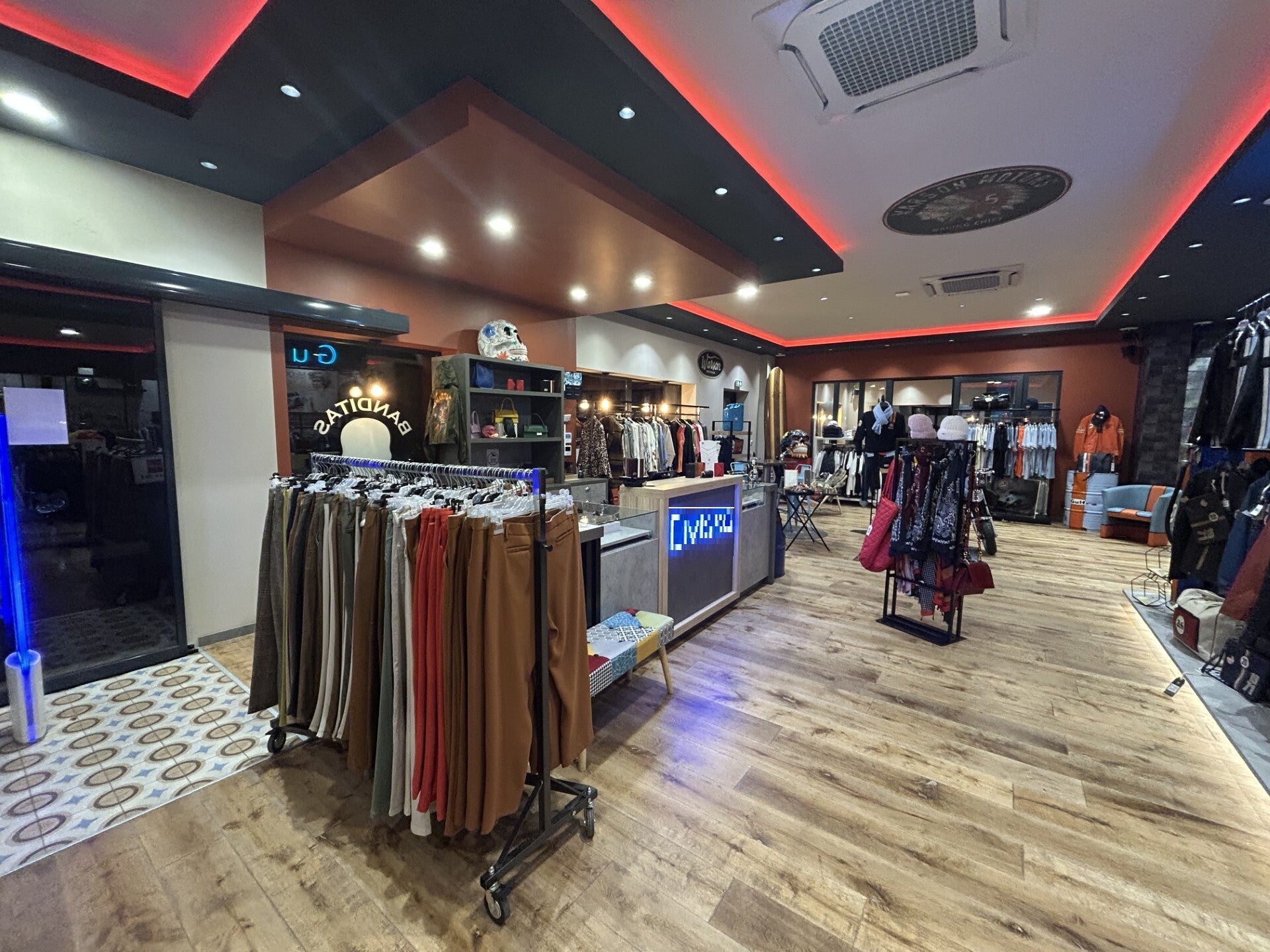 Photo du bien : Local commercial 218 m² — La Ravoire